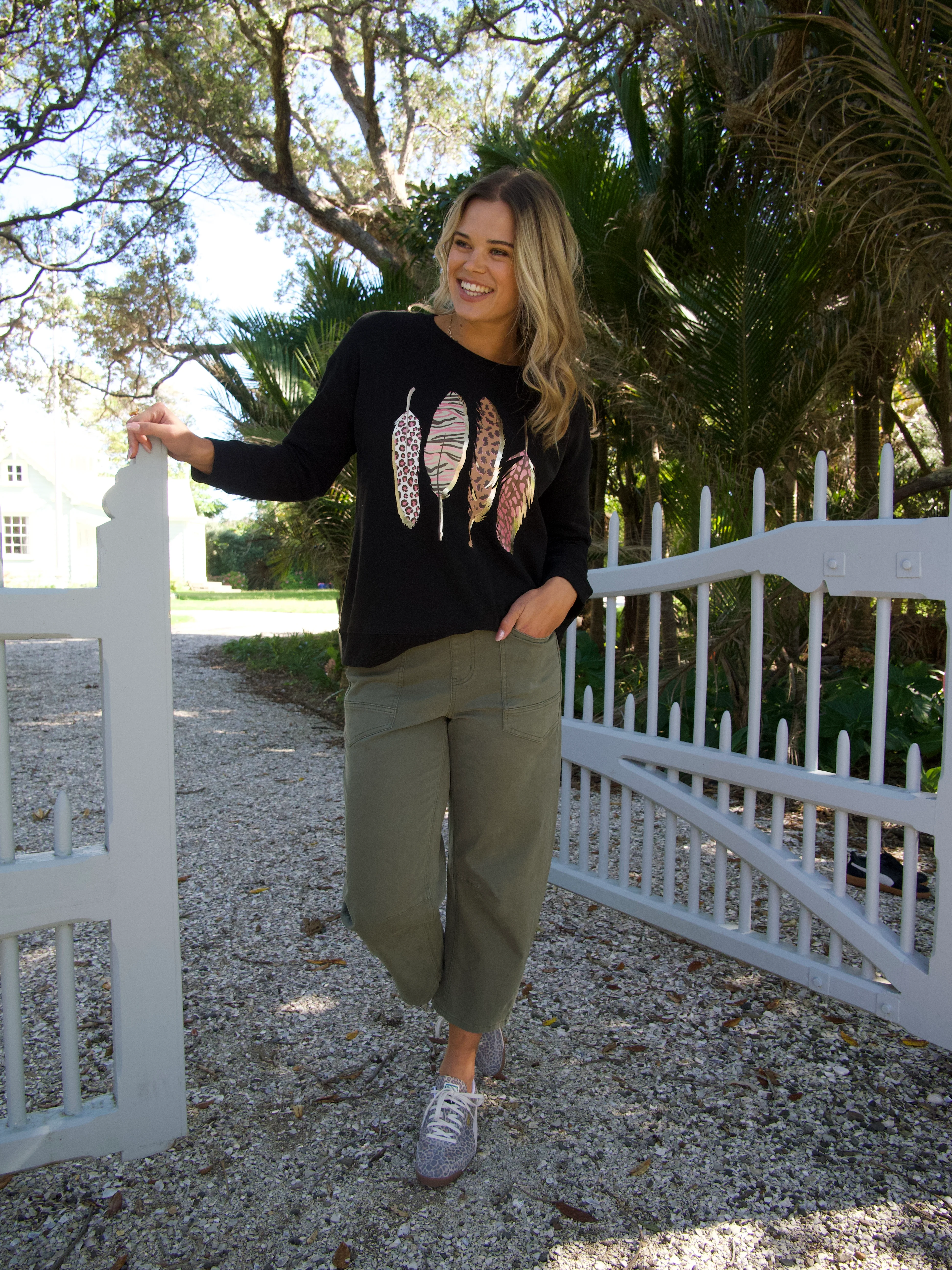 Shine On Label Feather Crew Black - Image 4