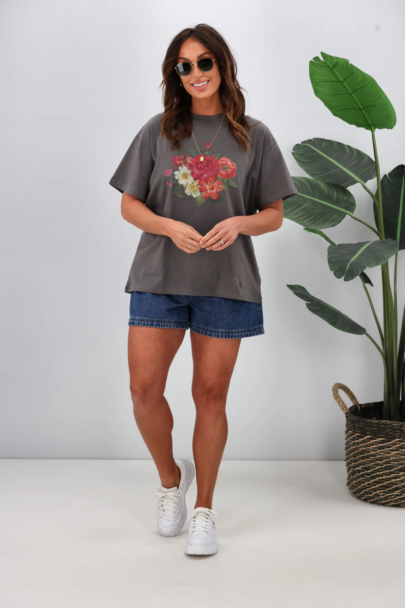 Shine On Label Flower Bunch Tee Charcoal - Image 4