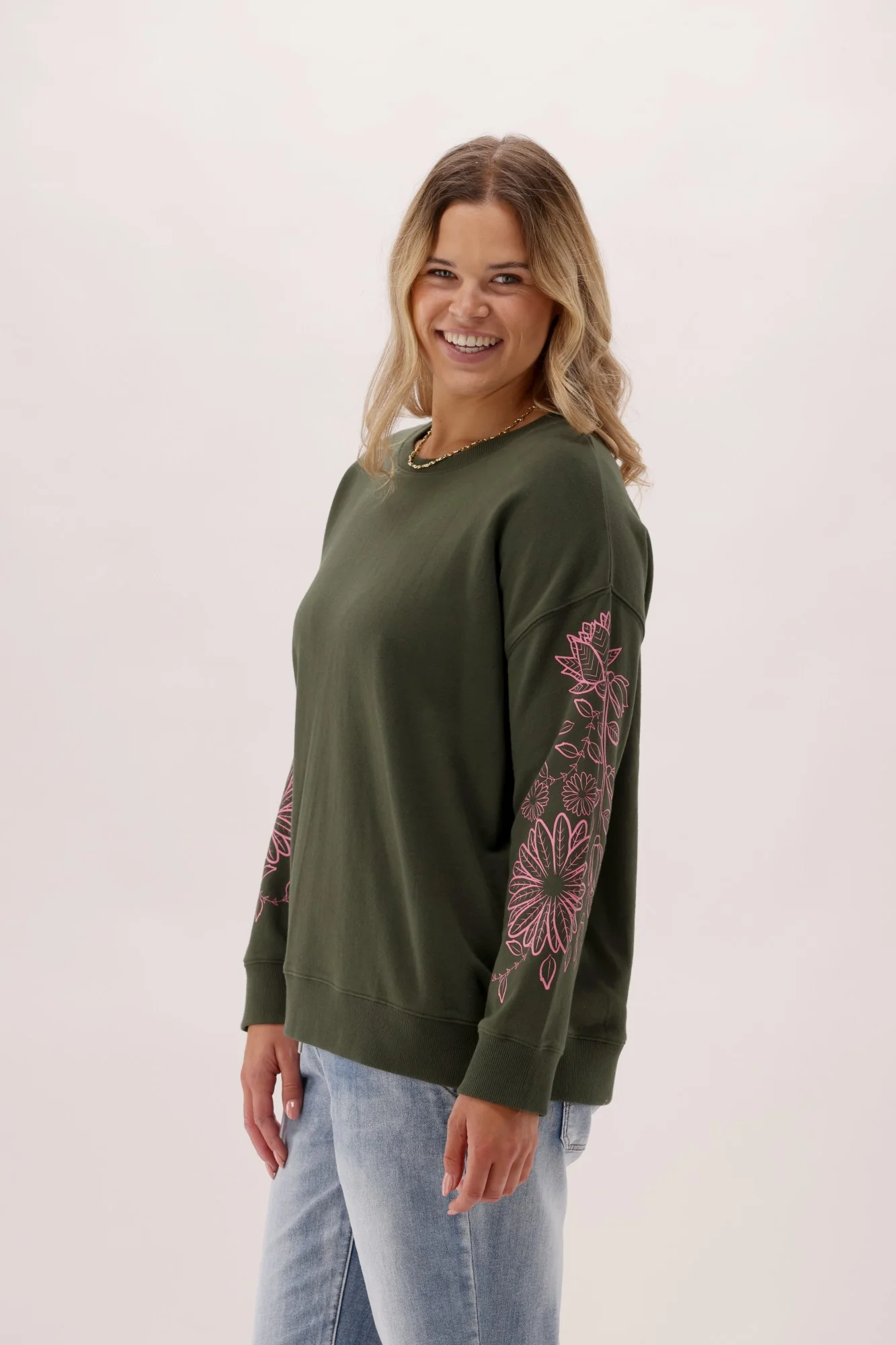 Shine On Label Phase Floral Print  Crew Olive - Image 3