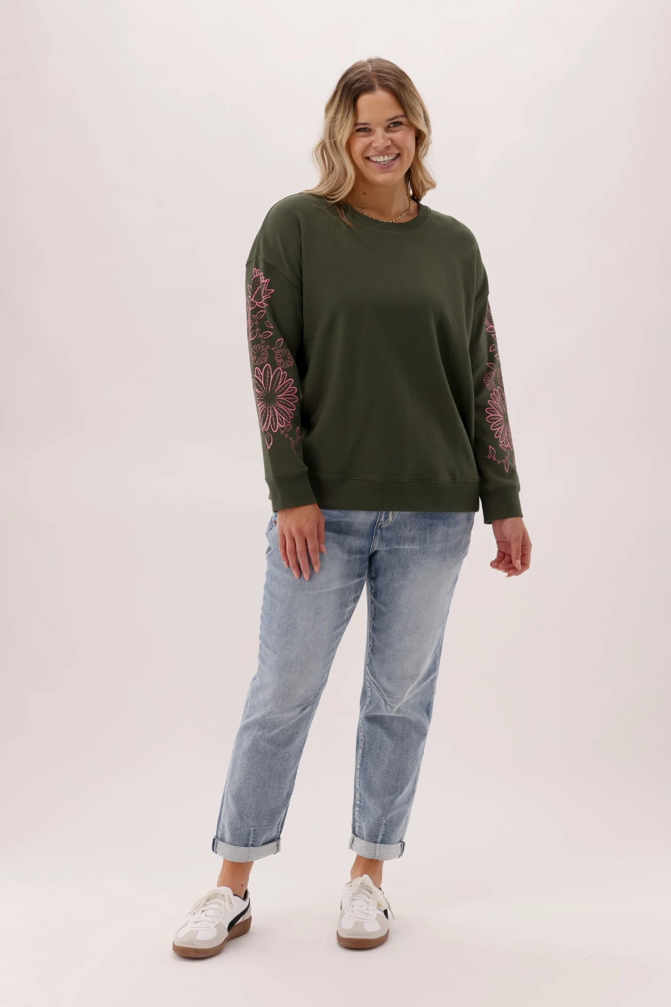 Shine On Label Phase Floral Print  Crew Olive - Image 4
