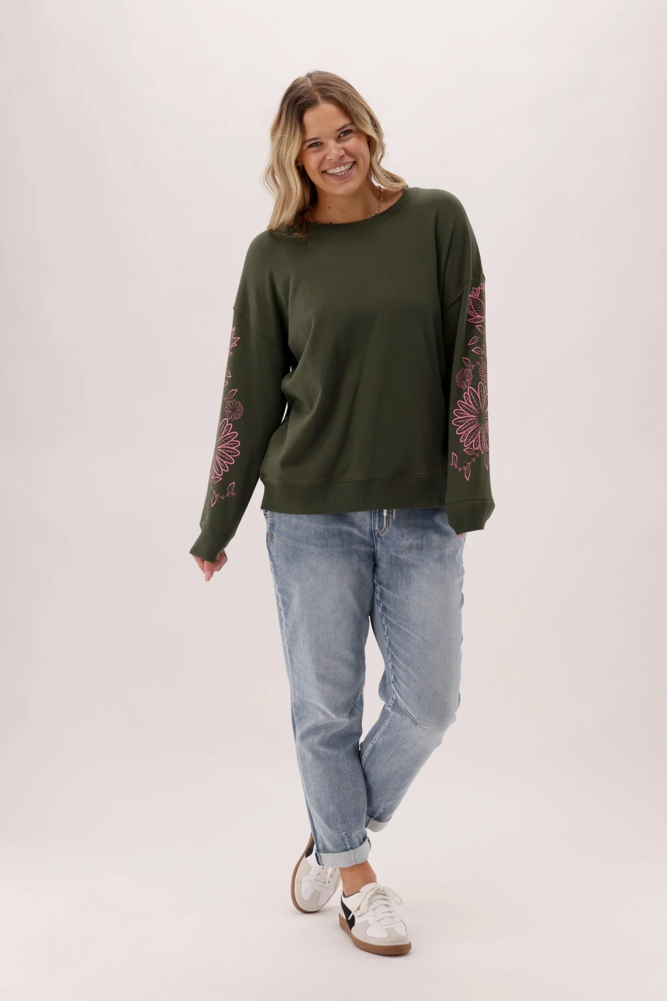 Shine On Label Phase Floral Print  Crew Olive - Image 5