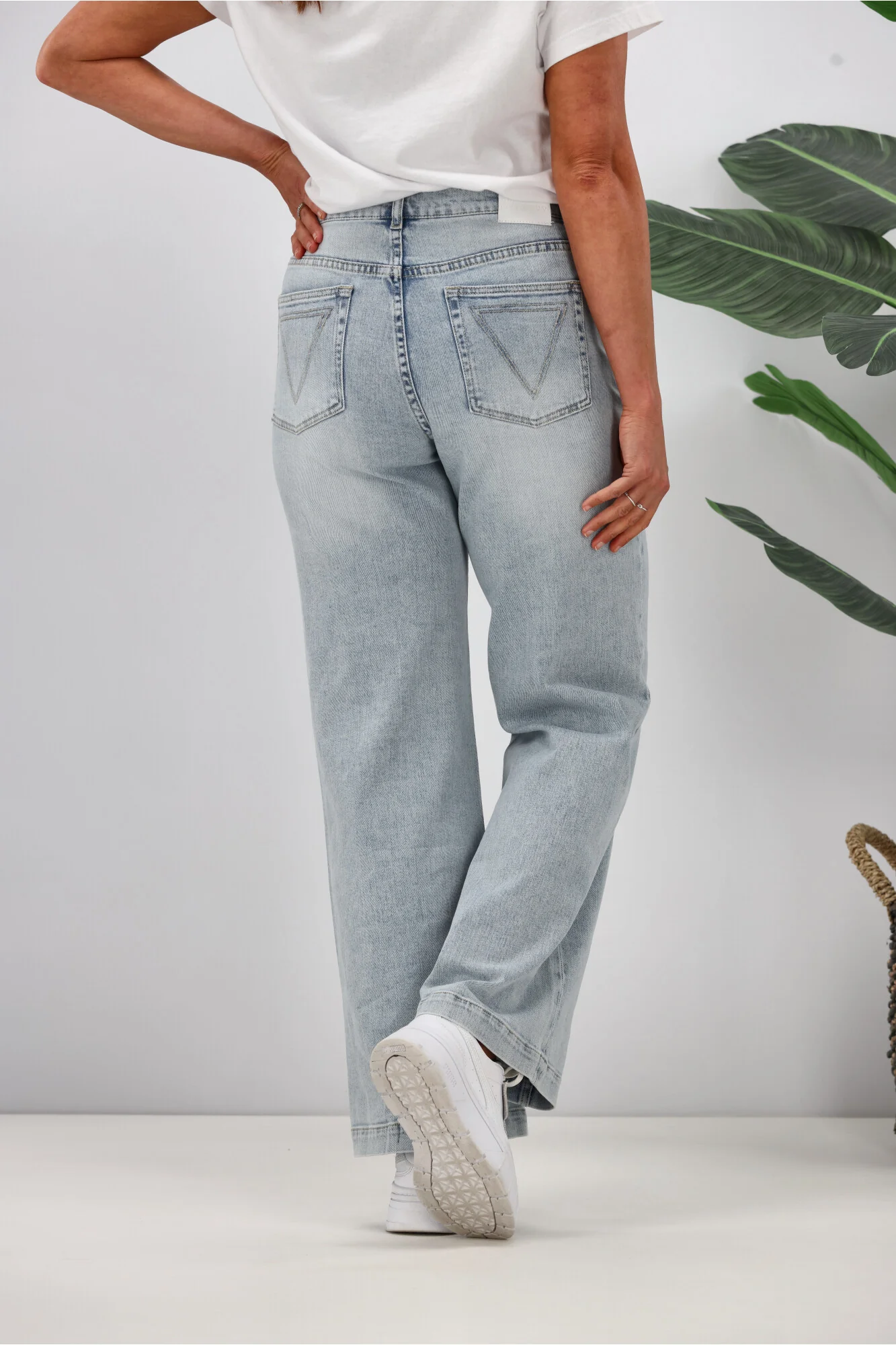 Shine On Label Phoenix Wide Leg Panel Jean Washed Blue - Image 9