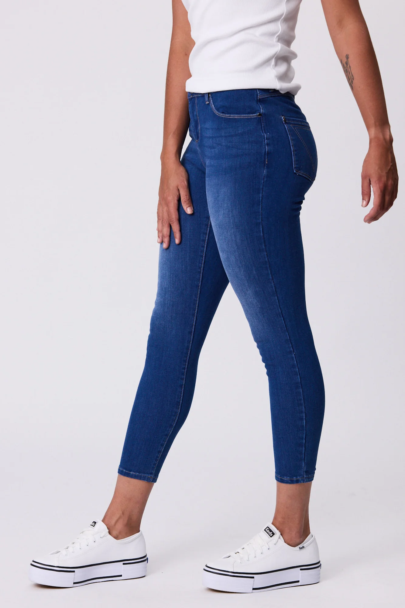 Shine On Label Sculpt Denim Cropped Jean True Blue Wash - Image 10