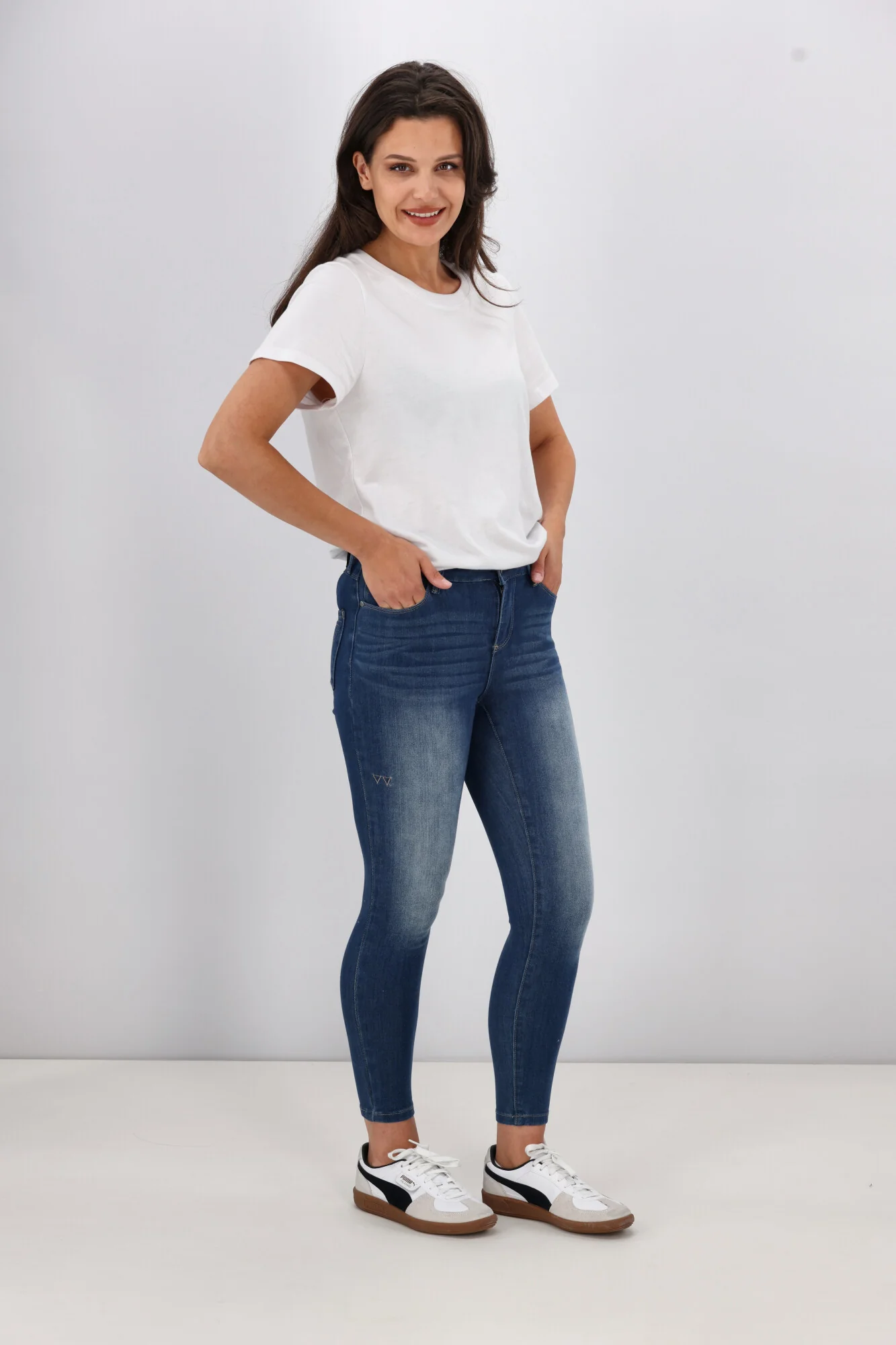 Shine On Label Sculpt Denim Cropped Jean True Blue Wash - Image 3