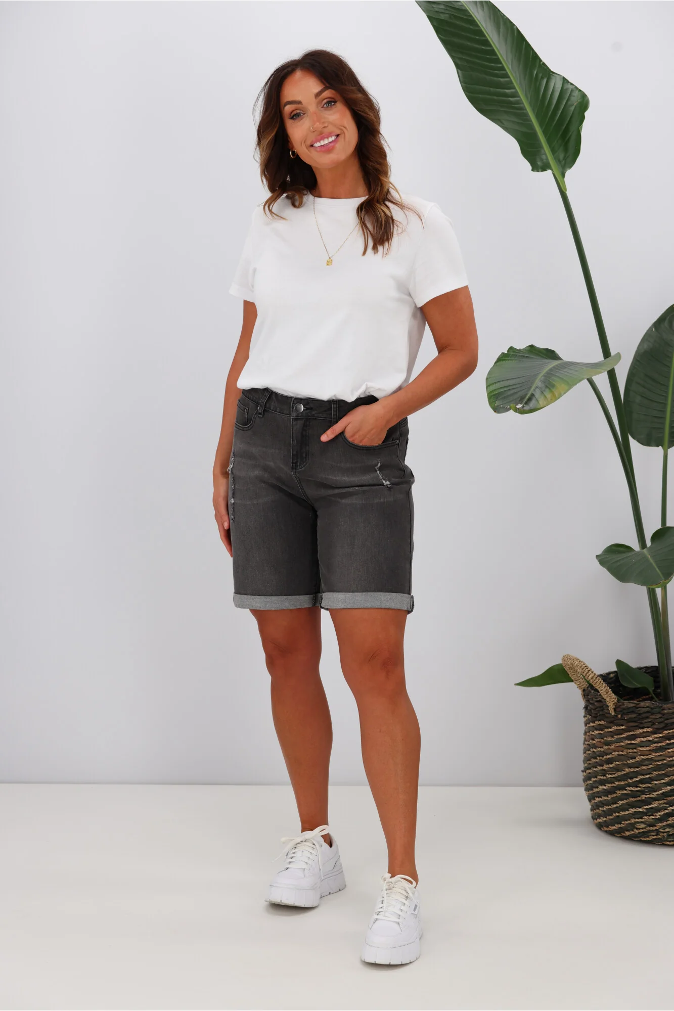 Shine On Label Boyfriend Shorts Washed Charcoal - Image 5