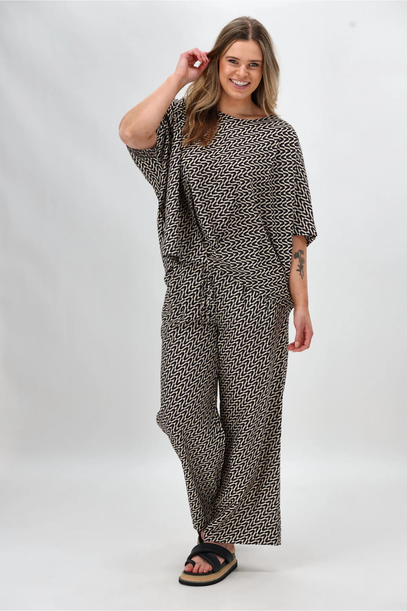 Shine On Label Tui Tuck Front Oversize Top Black Natural Geo - Image 2