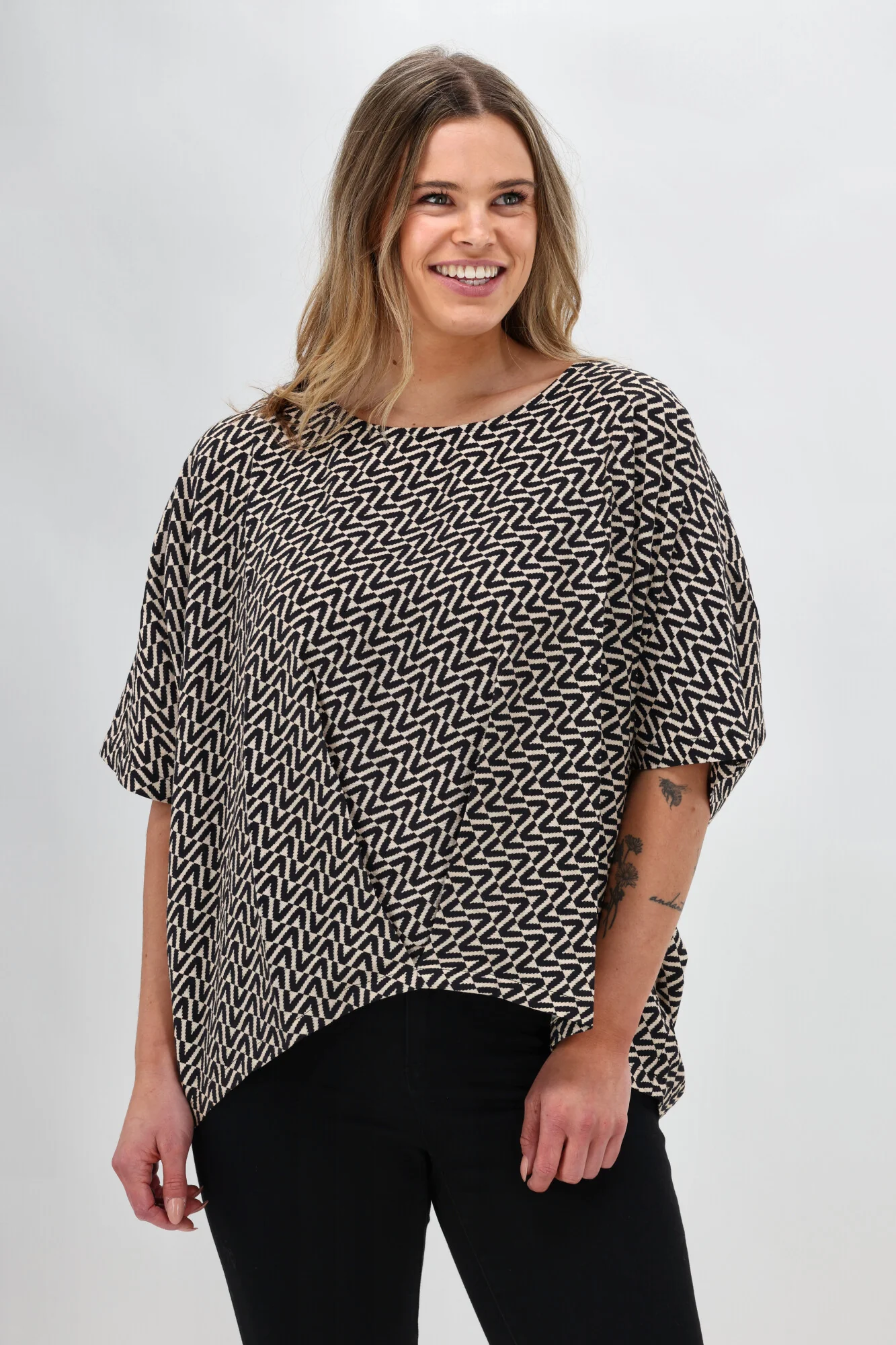 Shine On Label Tui Tuck Front Oversize Top Black Natural Geo - Image 3
