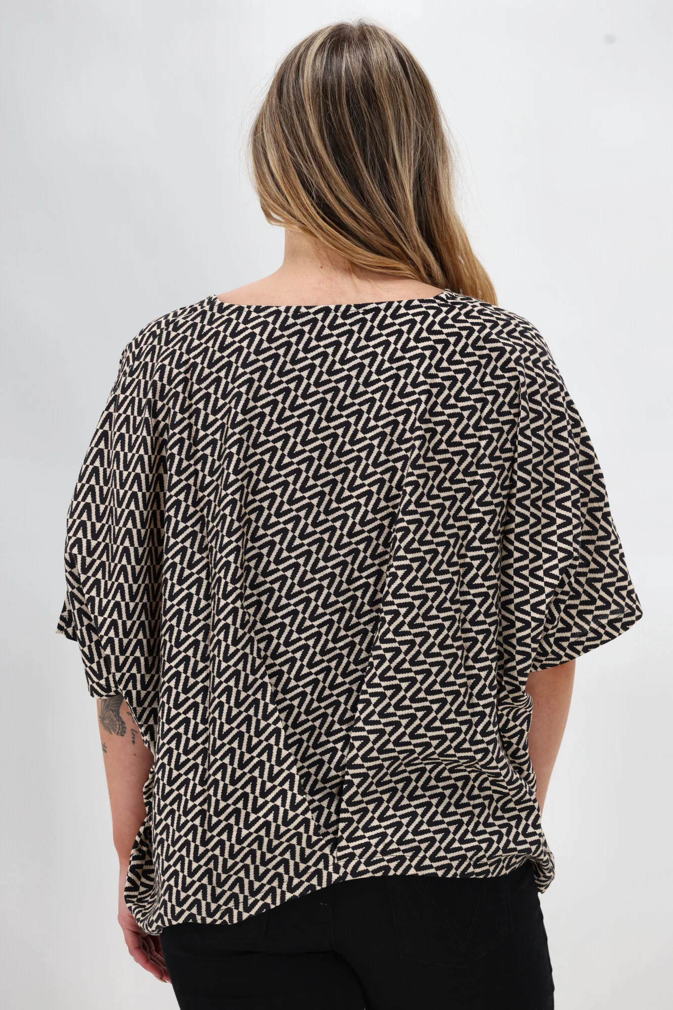 Shine On Label Tui Tuck Front Oversize Top Black Natural Geo - Image 7