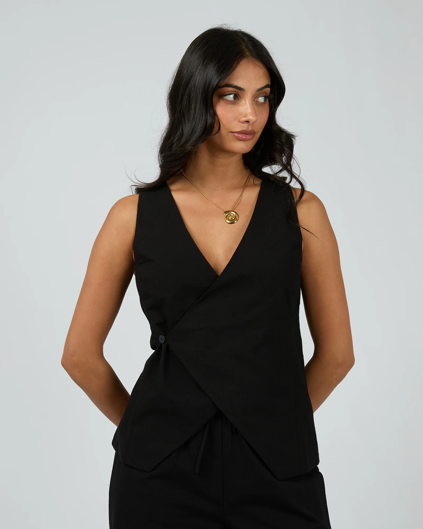 Silent Theory Willa Vest Black