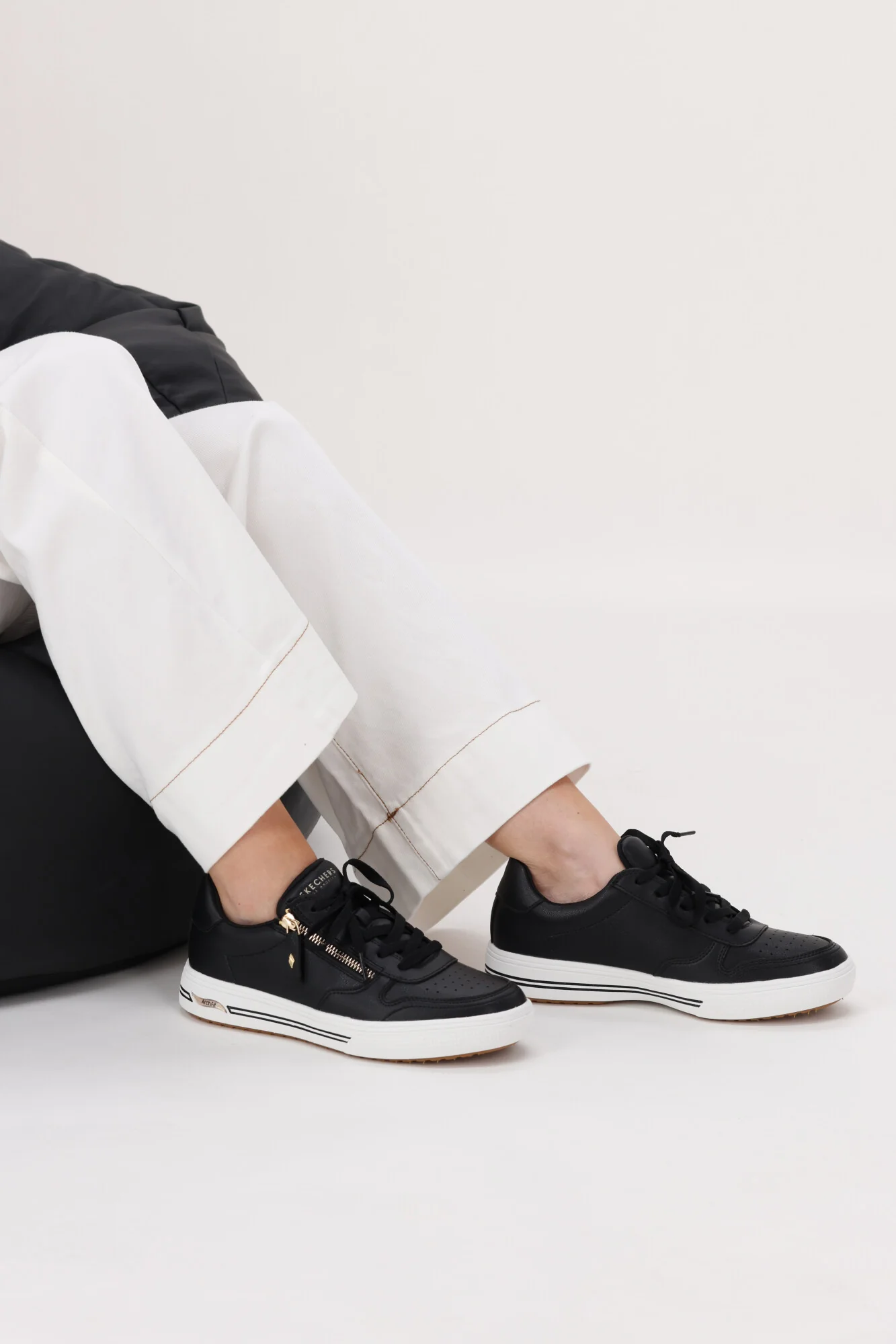 Skechers Arch Fit Arcade Sneaker Black - Image 4