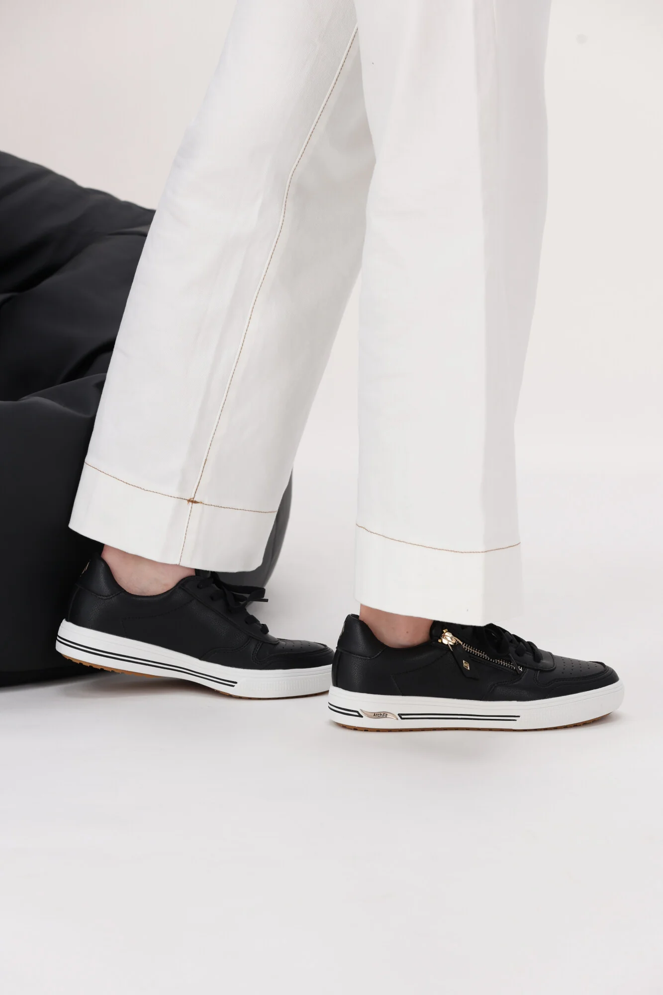 Skechers Arch Fit Arcade Sneaker Black - Image 5