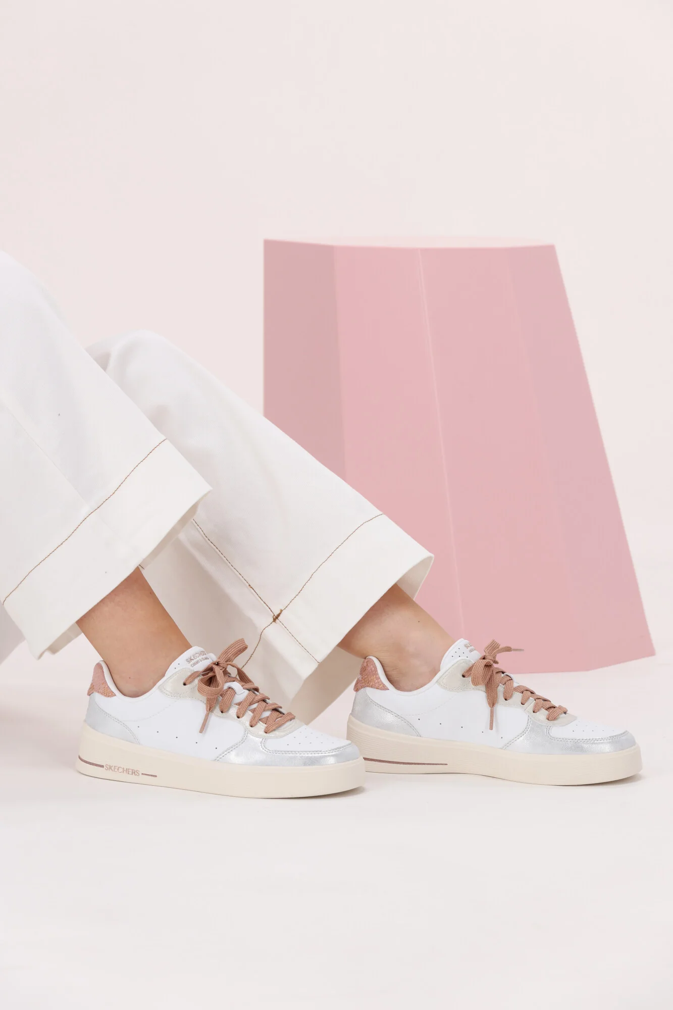 Skechers Hilands Soft Metals Sneaker - Image 4