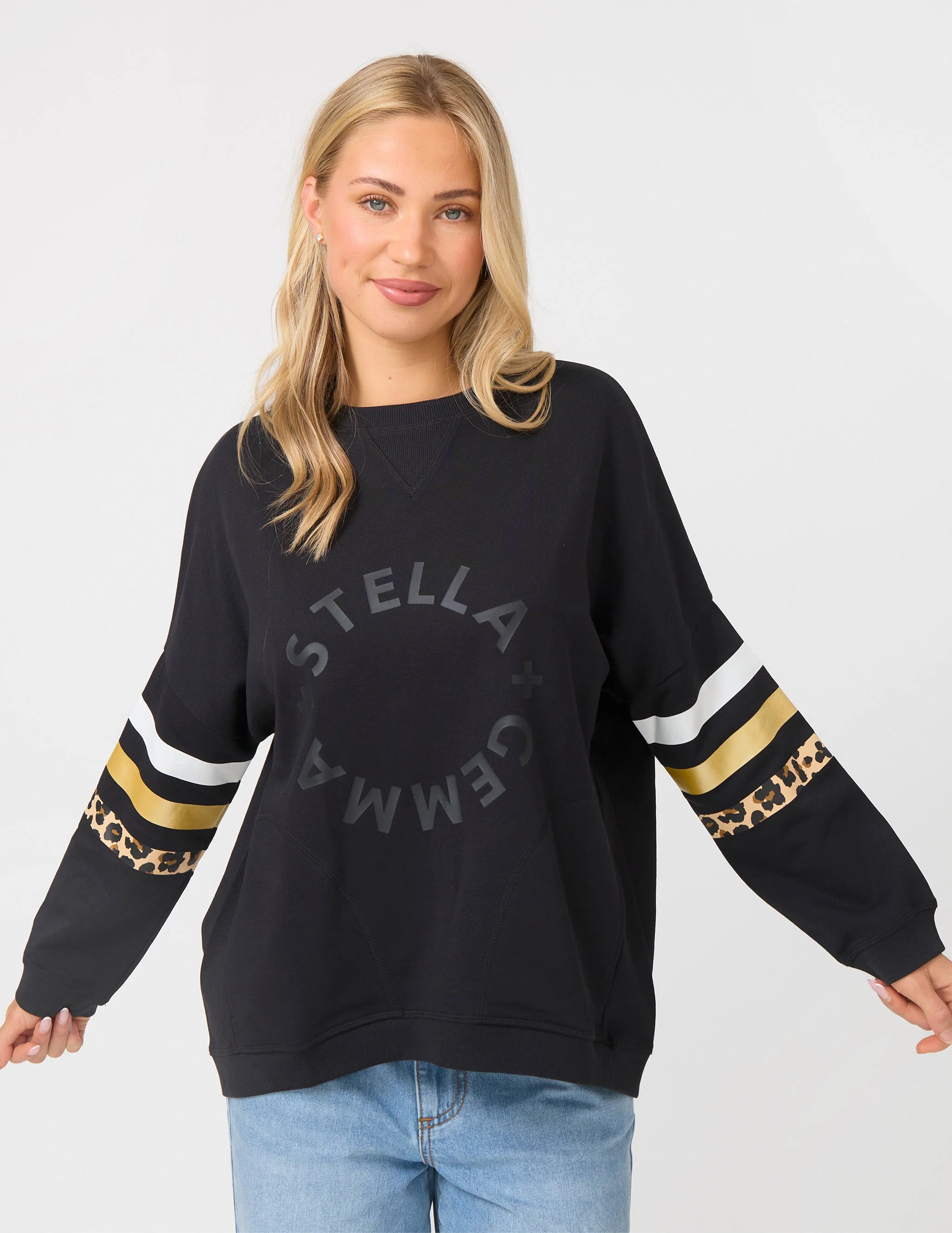 Stella + Gemma Newport Pocket Sweatshirt Black - Image 3
