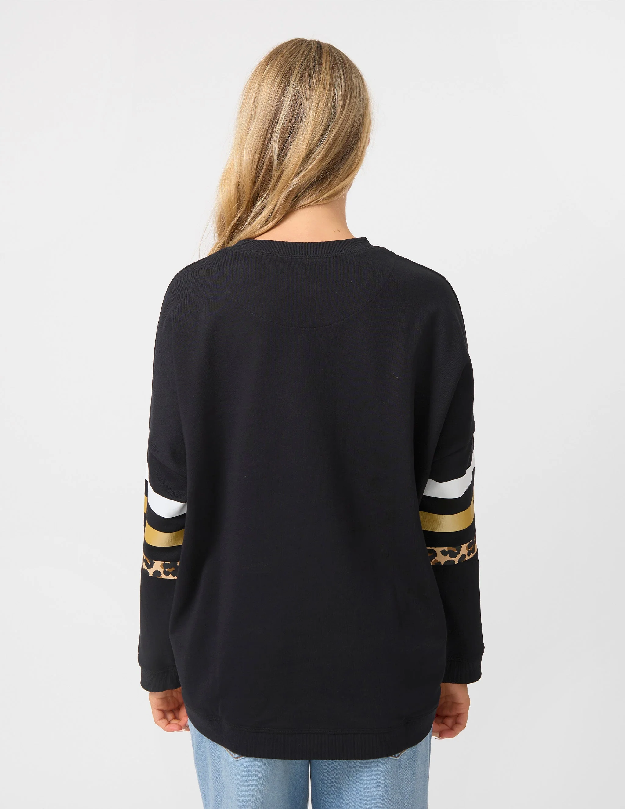 Stella + Gemma Newport Pocket Sweatshirt Black - Image 5