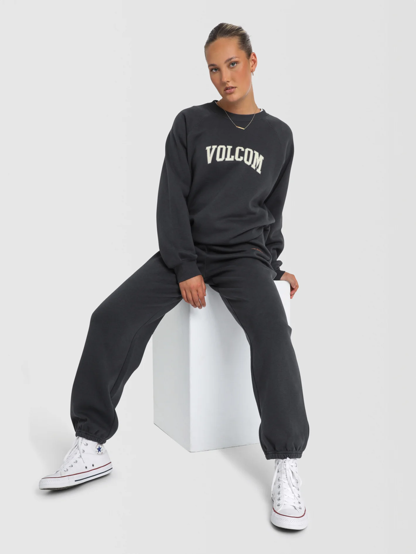 Volcom Get More Trackie Black - Image 2